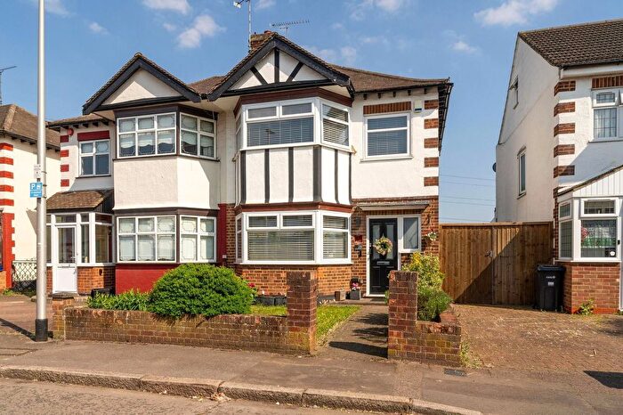 3 Bedroom Semi Detached House For Sale In Deynecourt Gardens, London, E11
