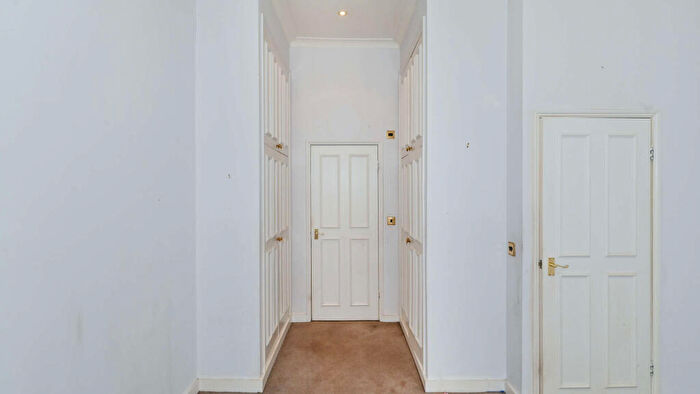 2 Bedroom Apartment For Sale In Westgate Terrace, London, SW10