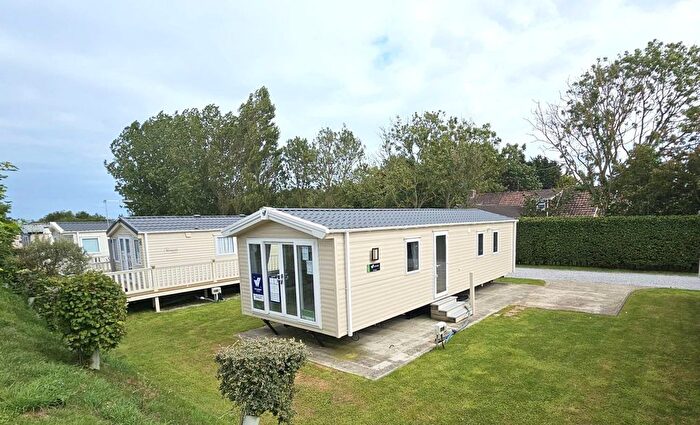 2 Bedroom Mobile/park Home For Sale In Atwick Road, Hornsea, HU18