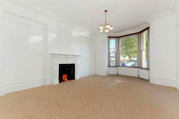 2 Bedroom Flat To Rent In Madeley Road, Ealing, W5
