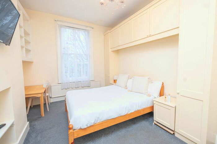 Studio To Rent In Lillie Road, London, SW6