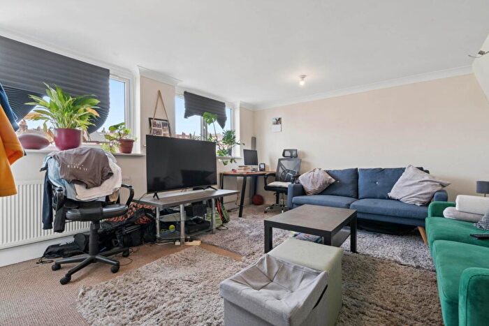 2 Bedroom Cottage To Rent In Robert Burns Mews, Mayall Road, Herne Hill, SE24