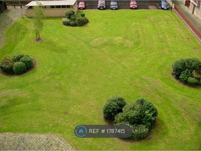 3 Bedroom Flat To Rent In St. Aubins Court, London, N1