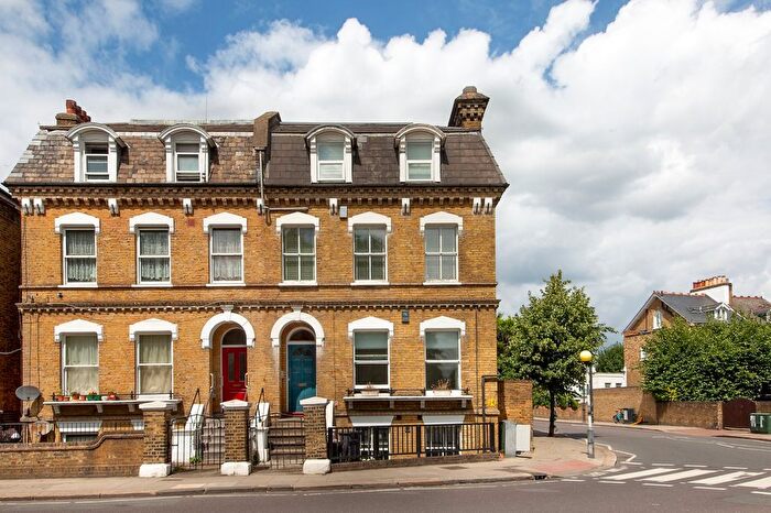 3 Bedroom Flat For Sale In North Side Wandsworth Common, Wandsworth, SW18
