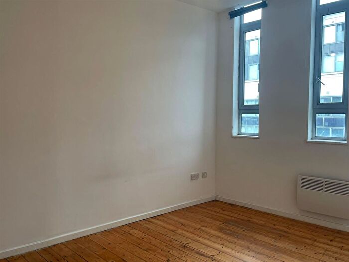 2 Bedroom Flat To Rent In Byron Street, Leeds, LS2