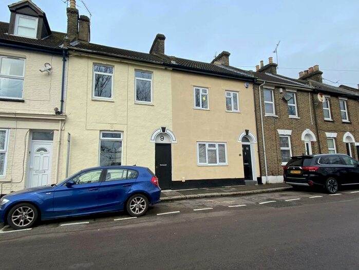 3 Bedroom Terraced House To Rent In Glanville Road, Strood, ME2