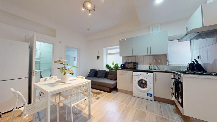 2 Bedroom Flat To Rent In Lydford Road, Willesden Green, London, NW2