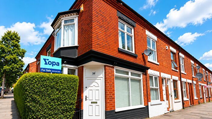 3 Bedroom Semi-Detached House For Sale In Beaconsfield Road, Leicester, LE3