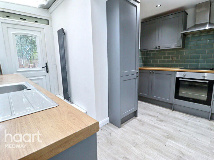 3 Bedroom Terraced House To Rent In Magpie Hall Road, Chatham, ME4