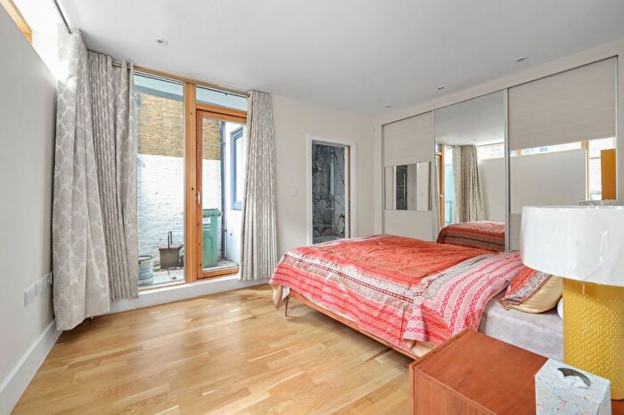 2 Bedroom Mews To Rent In Camden Mews, Camden, NW1