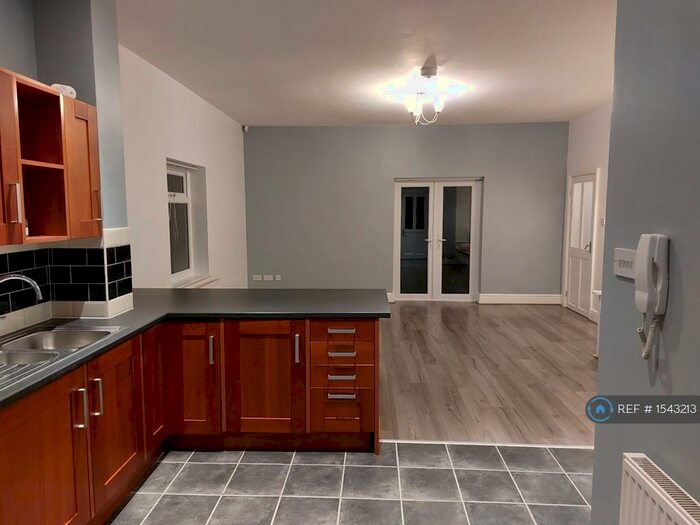 2 Bedroom Flat To Rent In Booth Grange, Bacup, OL13