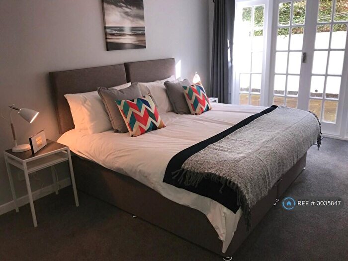 2 Bedroom Flat To Rent In Clarendon Square, Leamington Spa, CV32