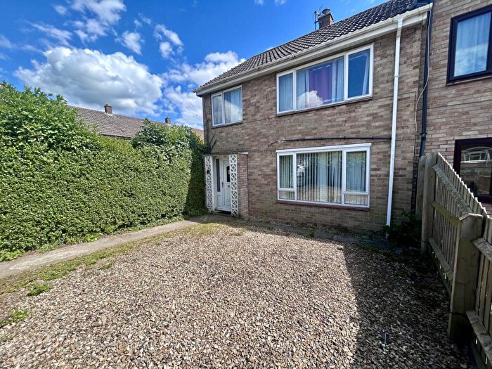3 Bedroom Semi-Detached House To Rent In Leach Road, Bicester, OX26