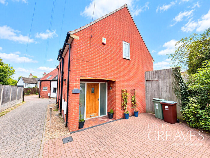 3 Bedroom Detached House To Rent In Cottage Walk, Wollaton, NG8
