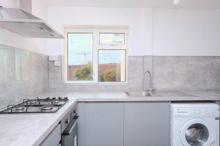 5 Bedroom House Of Multiple Occupation To Rent In Canfield Close, Brighton, BN2