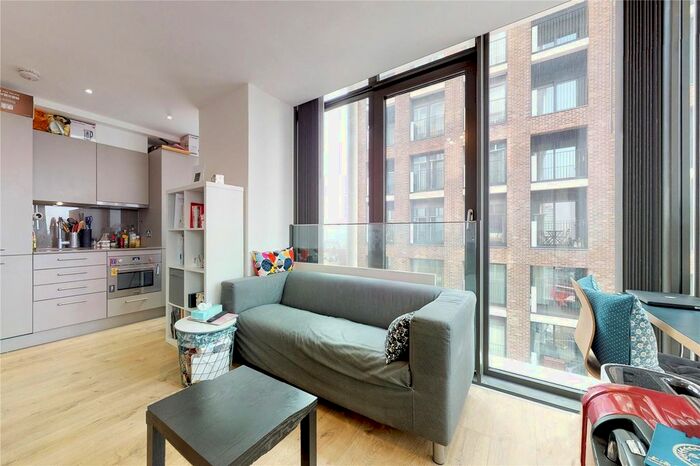 Studio To Rent In Great Eastern Road, London, E15