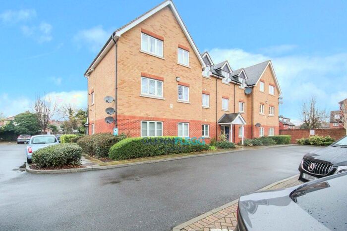 2 Bedroom Flat To Rent In **Let Agreed**Harvey Road, Langley**Let Agreed**, SL3