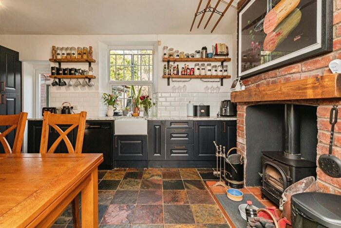 2 Bedroom Cottage For Sale In Bristol Road, Hambrook, Bristol, BS16