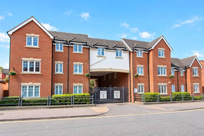 2 Bedroom Apartment For Sale In Fountain Court, Aylesbury, HP20