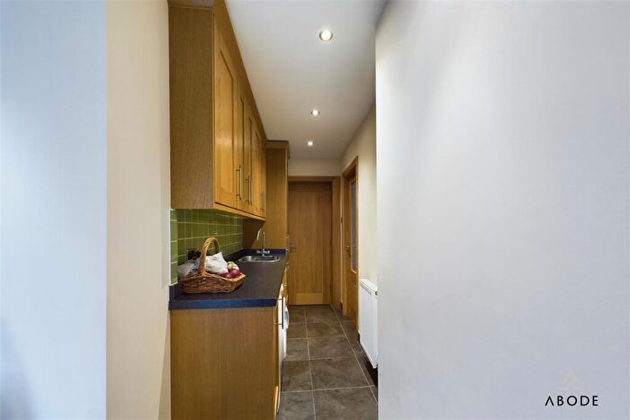 5 Bedroom Detached House For Sale In Scalpcliffe Close, Burton-On-Trent, DE15