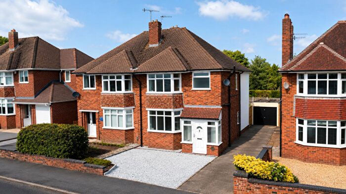 3 Bedroom Semi-Detached House For Sale In Wentworth Road, Wollaston, DY8