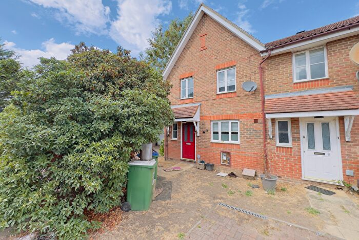3 Bedroom End Of Terrace House For Sale In St. Mellion Close, London, SE28