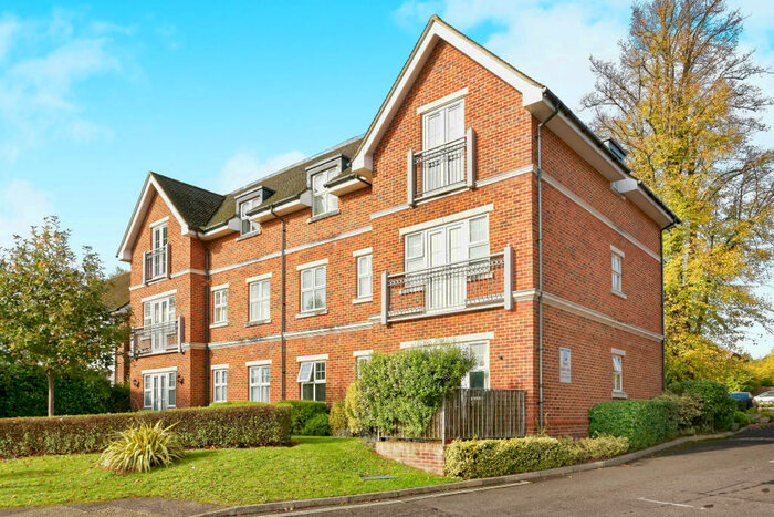 2 Bedroom Apartment To Rent In Bramshott Place Fleet, GU51