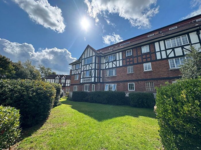 2 Bedroom Flat To Rent In Millbrook Road East, Southampton, Hampshire, SO15
