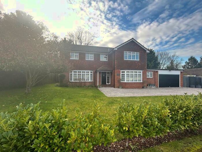 5 Bedroom Terraced House To Rent In East Horsley, KT24