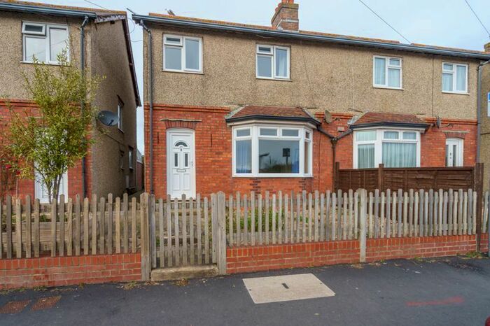4 Bedroom End Of Terrace House To Rent In Kingsham Road, Chichester, PO19