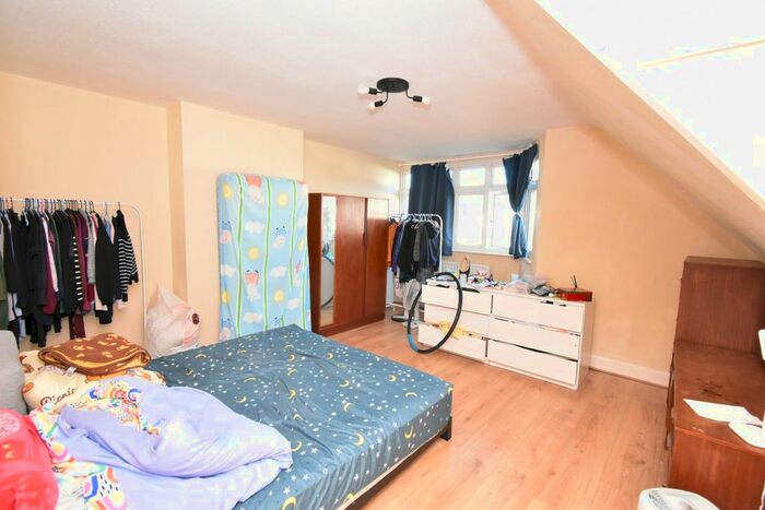 3 Bedroom Semi-Detached House To Rent In Central Avenue, Pinner, HA5