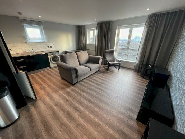 2 Bedroom Apartment To Rent In Cranmer Street, NG3