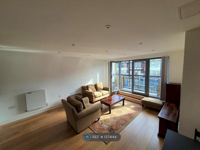 2 Bedroom Flat To Rent In Evergreen Apartments, Woodford Green, IG8