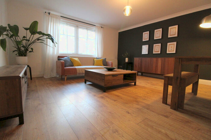 2 Bedroom Apartment To Rent In St. Andrews Square, Glasgow, G1