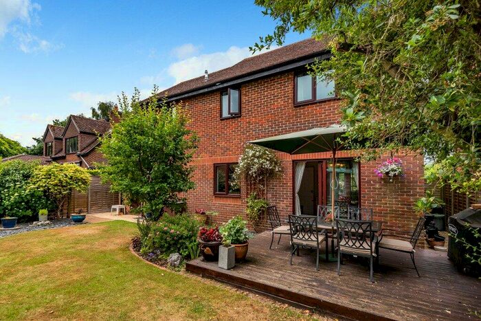 4 Bedroom Detached House For Sale In The Pightle, Grazeley Green, Reading, Berkshire, RG7