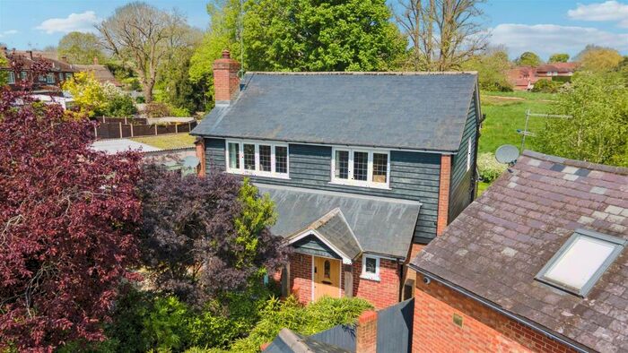 3 Bedroom Detached House For Sale In Chapel Hill, Soulbury, Buckinghamshire, LU7
