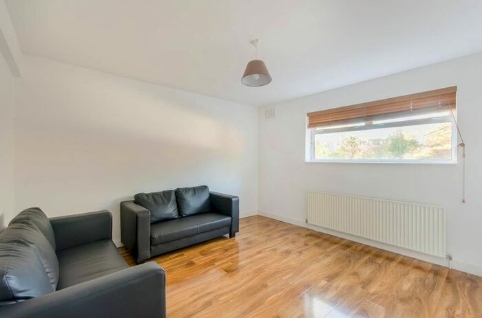 2 Bedroom Flat To Rent In Rosemont Road, Acton, London, W3