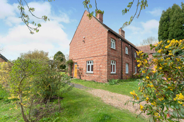 2 Bedroom Cottage To Rent In Parsonage Cottage, Shillington, SG5