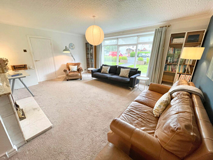3 Bedroom Bungalow For Sale In Station Road, Thornton, FY5