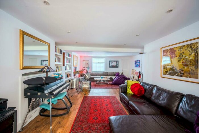 3 Bedroom House To Rent In Shepperton Road, East Canonbury, London, N1