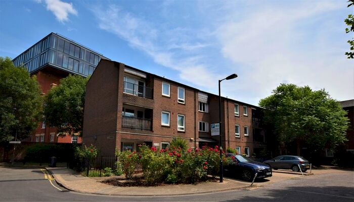 1 Bedroom Flat To Rent In Green Walk, London, SE1
