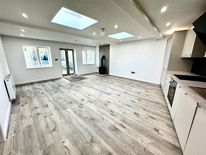 2 Bedroom Flat To Rent In Abbeydale Road South, Dore, Sheffield, S17