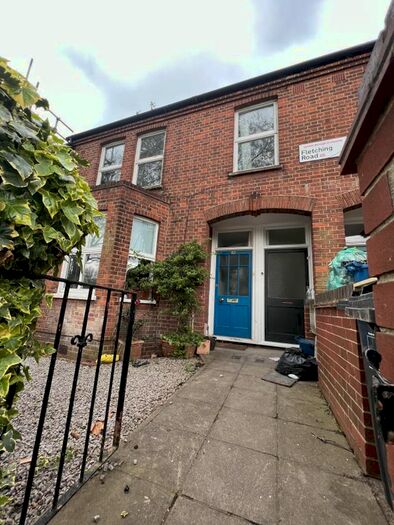 3 Bedroom Flat To Rent In Fletching Road, London, E5