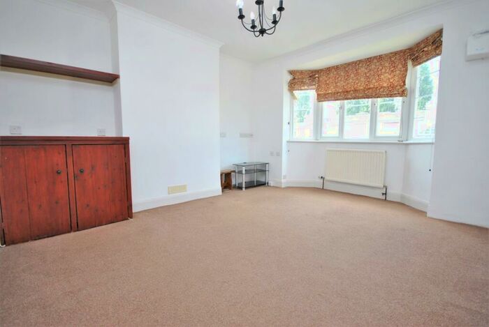 2 Bedroom Flat To Rent In Amblecote Road Grove Park, SE12