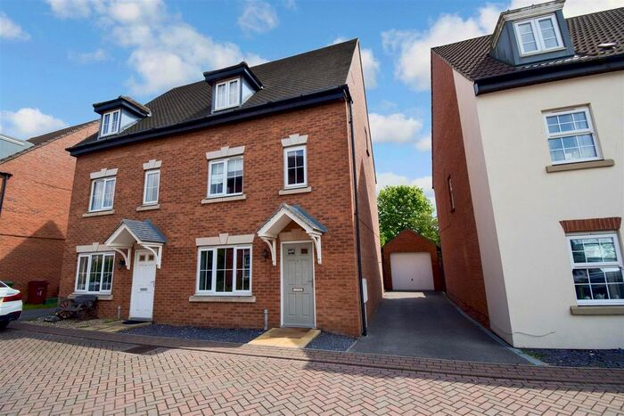 3 Bedroom Semi-Detached House To Rent In Saffre Close, Winterton, Scunthorpe, DN15