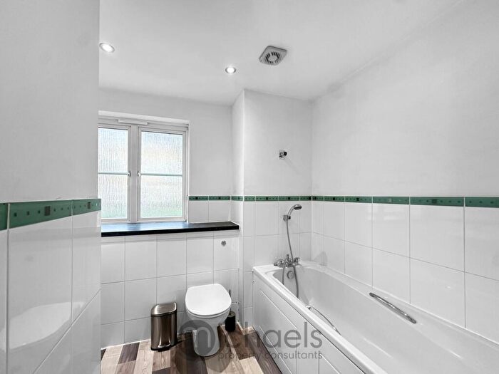 2 Bedroom Apartment For Sale In Tufnell Way, Colchester, Colchester, CO4