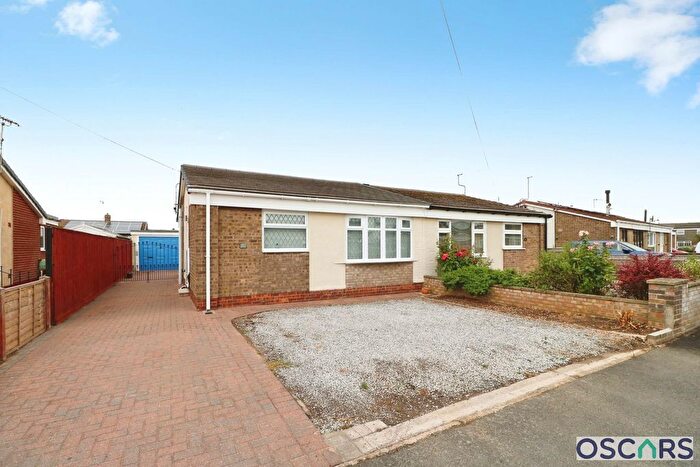 2 Bedroom Semi-detached Bungalow For Sale In Alured Garth, Hedon, HU12