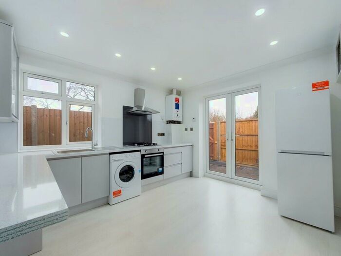 2 Bedroom Flat To Rent In Depot Road, Horsham, RH13