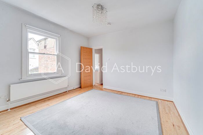 3 Bedroom Flat To Rent In Alexandra Park Road, Alexandra Palace, London, N22