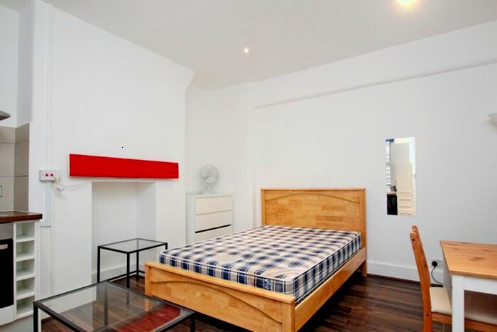 Studio To Rent In Commercial Road, London, E1
